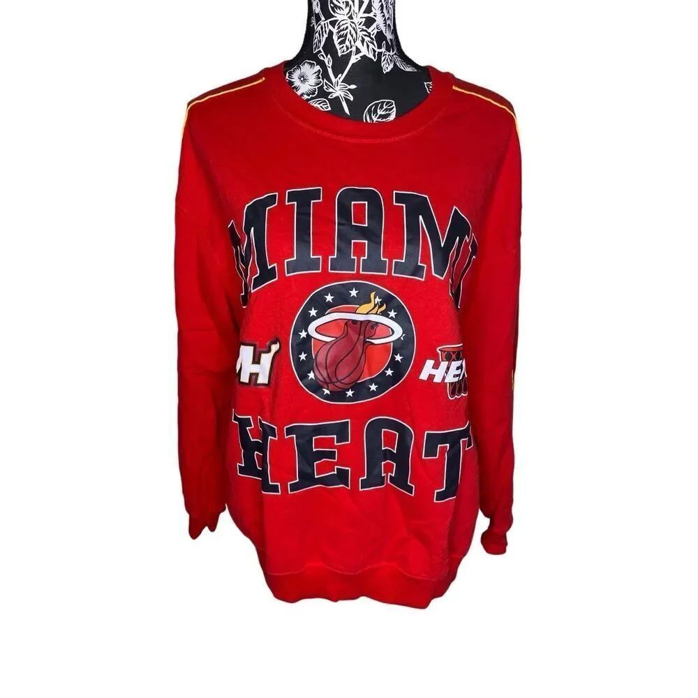 Miami Heat Graphic Sweatshirt Red NBA Crewneck Pullover Womens Large Basketball
